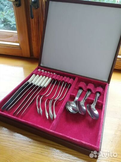 Столовый набор СССР в футляре новый 18 предметов