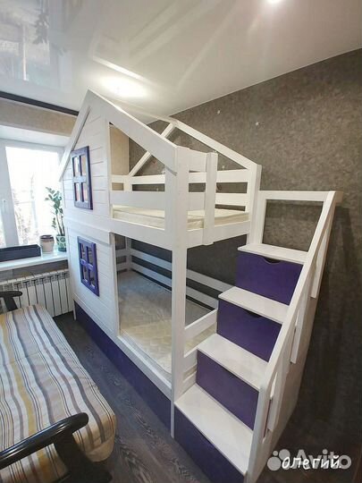 Двухъярусная кровать из массива