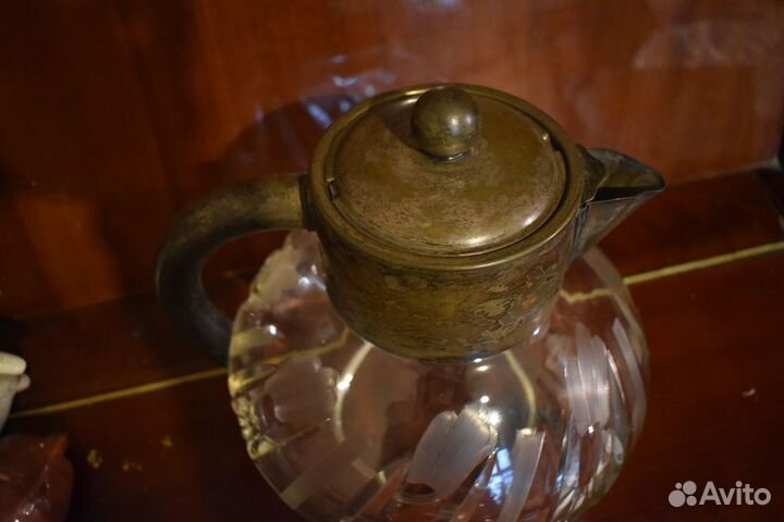 Винтажные хрустальные графины, кувшины