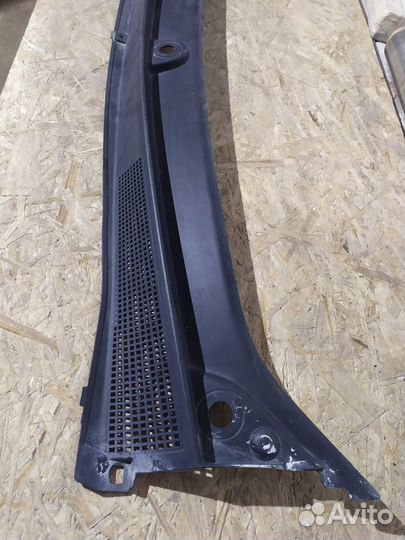 Жабо накладка под лобовое стекло Renault Logan 2