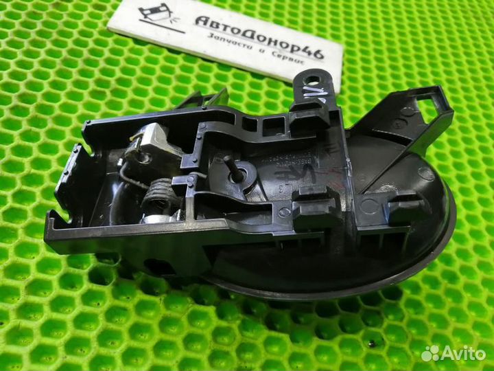 Ручка двери салонная левая Nissan Juke F15