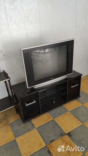 Телевизор с подставкой