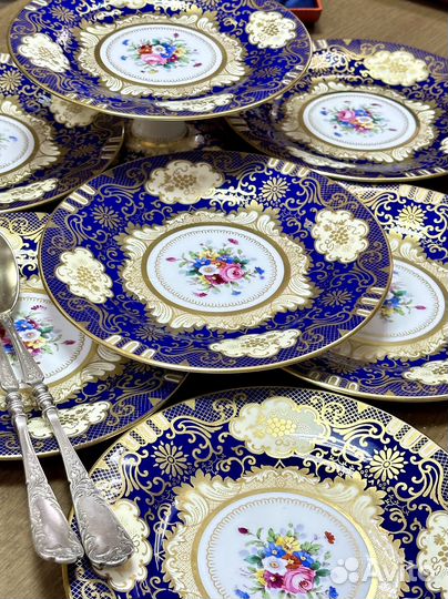 Антикварные тарелки и блюдо Crown Staffordshire