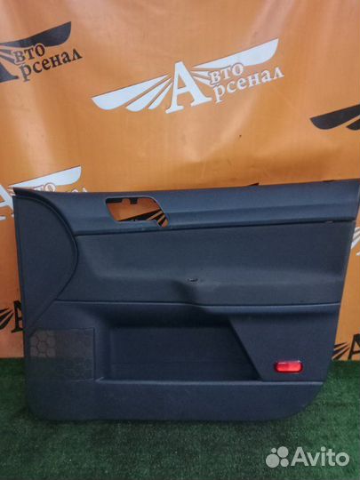 Обшивка боковой двери передняя правая Volkswagen