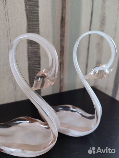 Лебеди. Цветное стекло