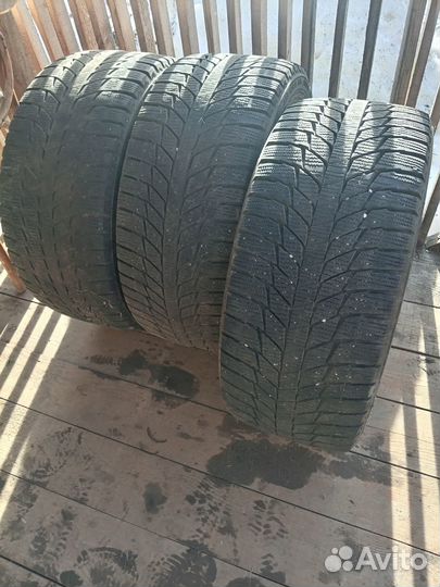 Triangle PL01 235/40 R18