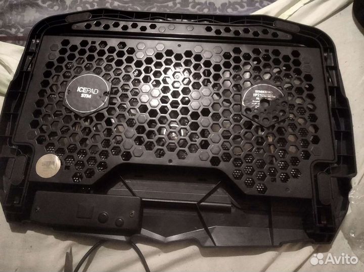 Подставка с охлаждением