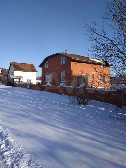 Коттедж 325 м² на участке 12 сот.