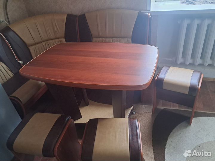 Кухонный уголок со столом и стульями бу