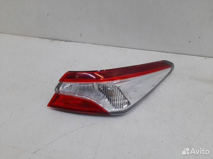 Фонарь правый Toyota Camry XV70 2017-2023