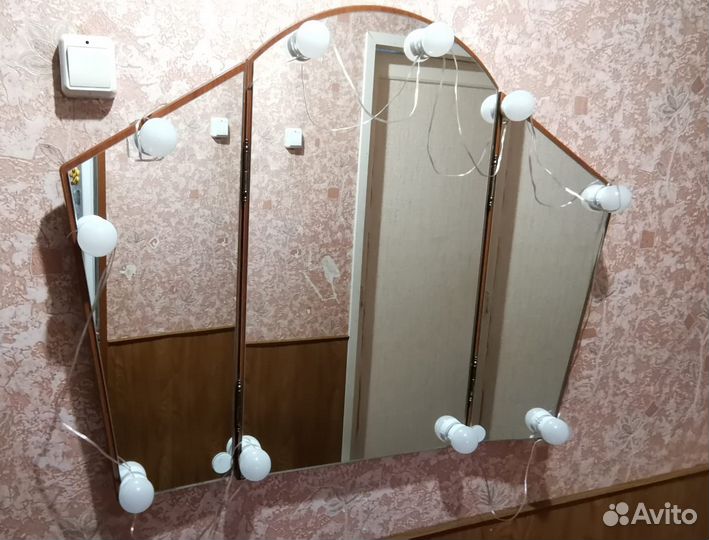 Трюмо с зеркалом