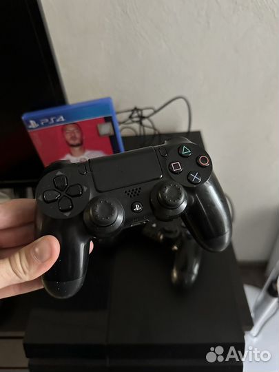 Sony PS4 (2 геймпада и игра)