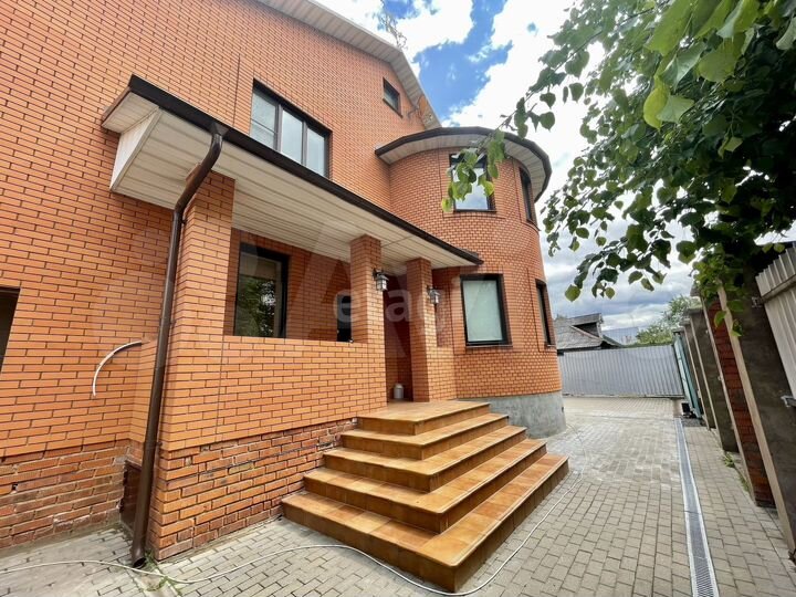 Дом 365 м² на участке 10 сот.