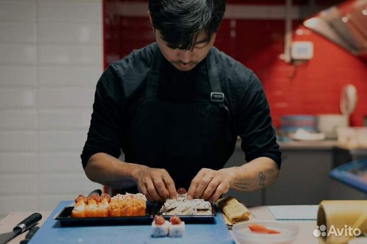 Повар на вок, суши