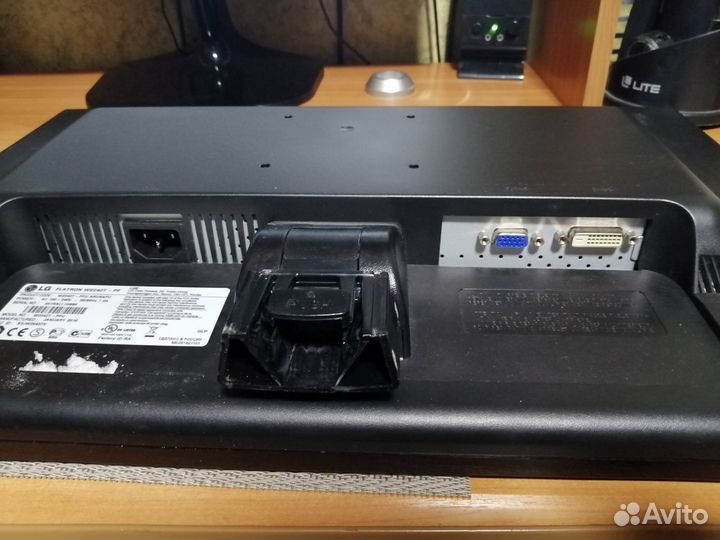 Монитор Б\У LG flatron w2242T-PF