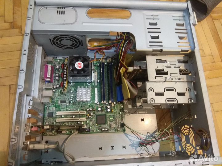 Pentium 4 2.6GHz / 1.2 GB Ram /40 GB HDD