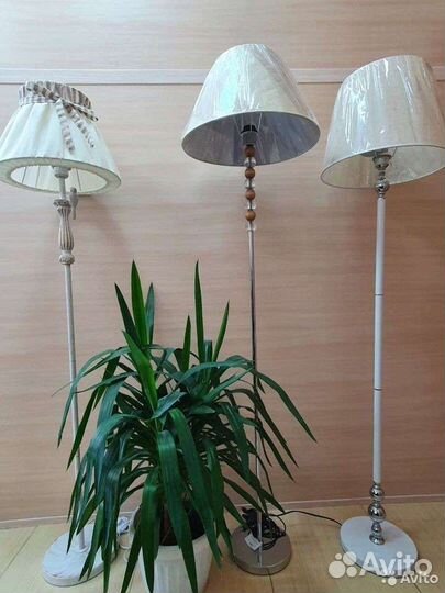 Лампа настольная