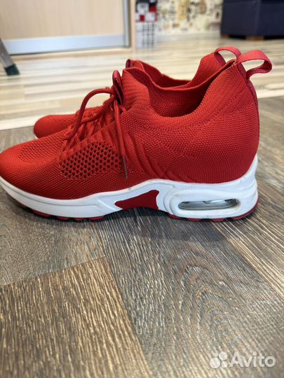 Кроссовки женские 38 размер