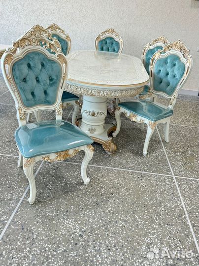 Стол обеденный. В наличии