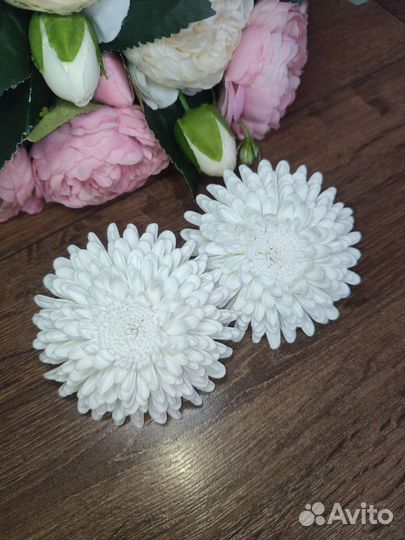 Бабочки и хризантемы-резиночки