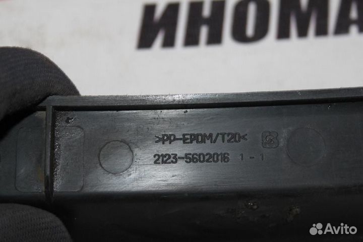 Накладка замка багажника для Chevrolet Niva 2002-2