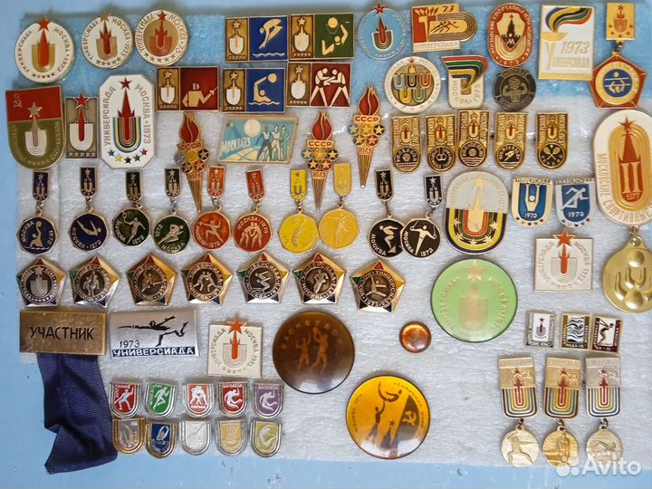 Значки Универсиады,хоккей,шахматы,теннис и др