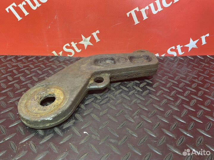 Кронштейн амортизатора нижний правый