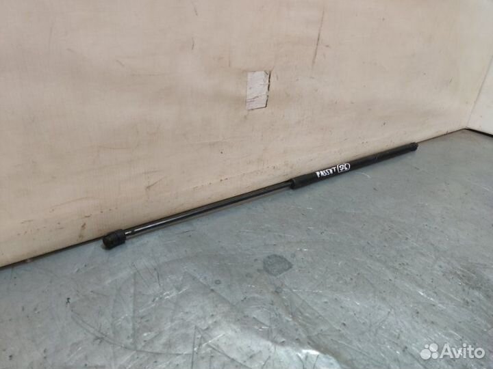 Амортизатор багажника задний правый Volkswagen