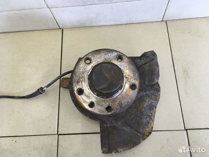 Кулак поворотный передний правый Omega B 1994-2003