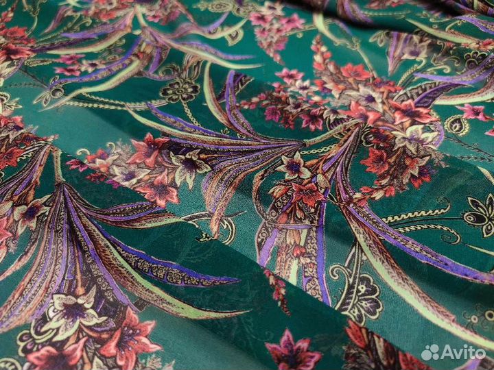 Etro. Красный орнитогалум на изумрудном шифоне. (1