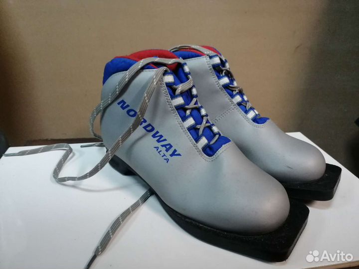 Лыжные ботинки