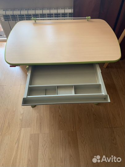 Детский компьютерный стол с регулировкой высоты