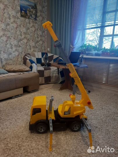 Машина с краном