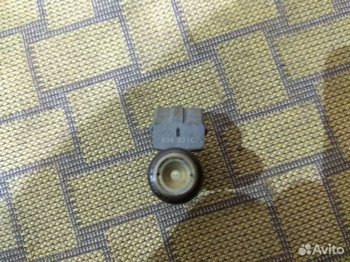 Форсунка инжекторная электрич.,VW Golf4,VAG 036906