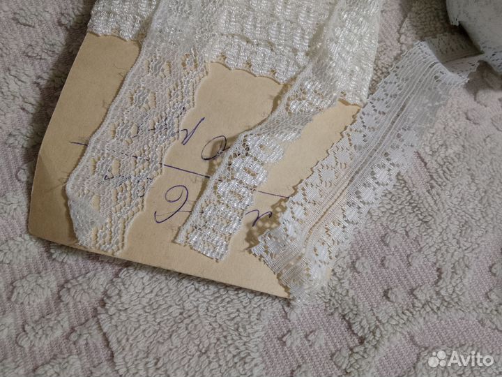 Атласная лента и кружево