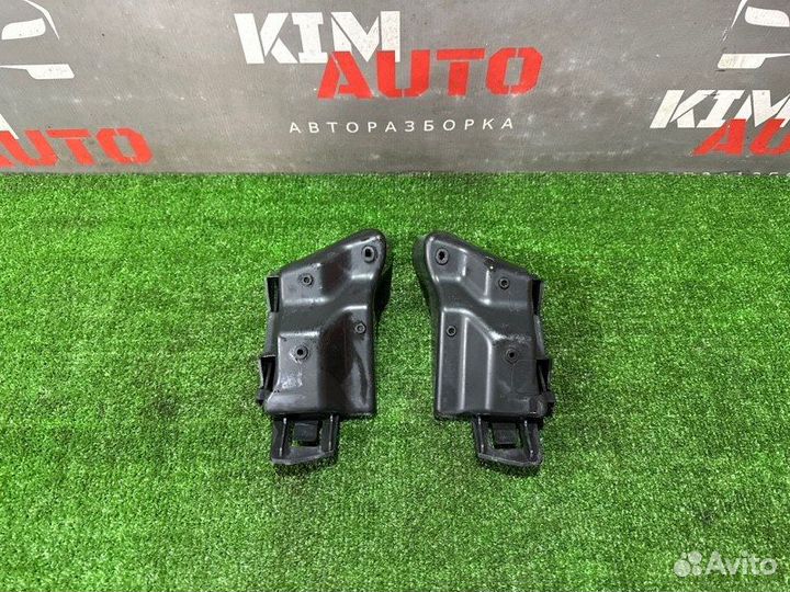 Кронштейн бампера задний Ford Focus 3 седан 2.0L