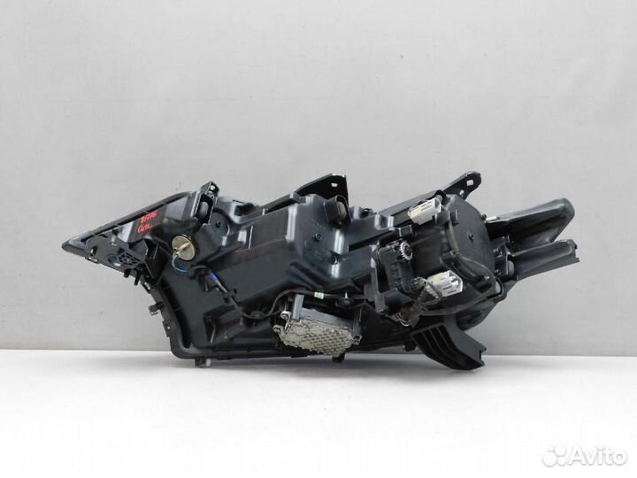 Фара правая Mitsubishi Outlander