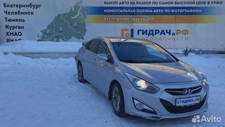 Кронштейн заднего бампера правый Hyundai i40 (VF) 87764-3Z000