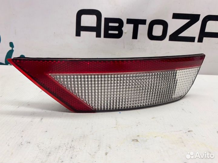 Фонарь заднего хода правый Ford Focus хэтчбек 2010