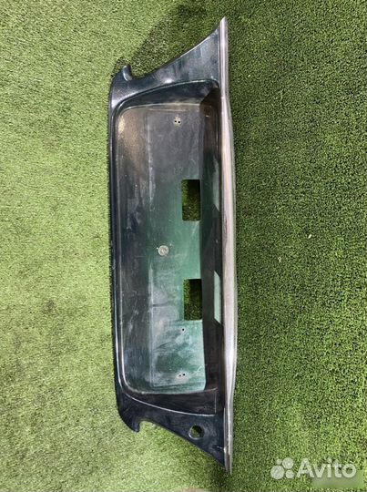 Накладка крышки багажника Nissan Maxima A33