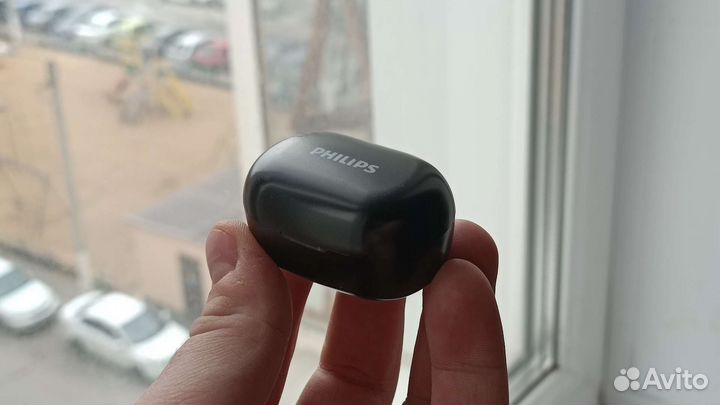 Правый наушник и кейс Philips TAT2205