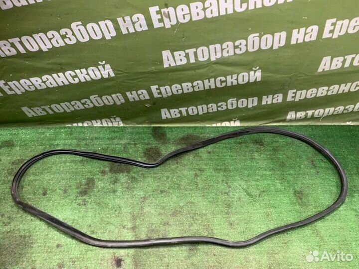 Уплотнительная резинка боковой двери передняя