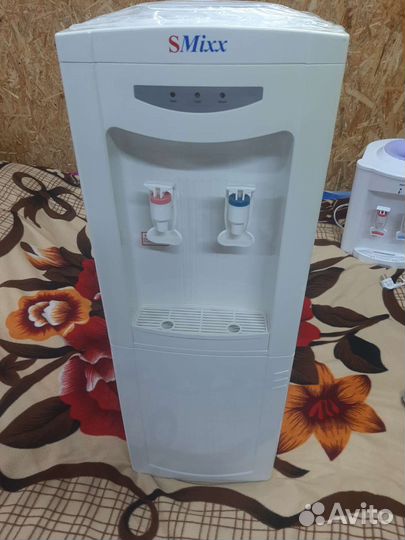 Кулер для воды с полочкой