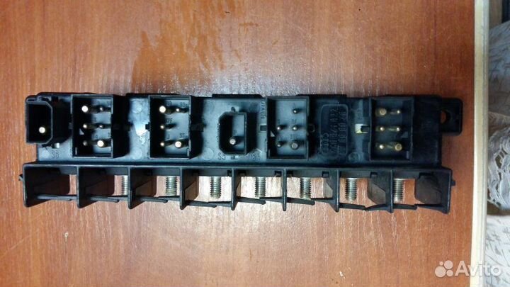 Блок предохранителей Audi A4 1.6 1998