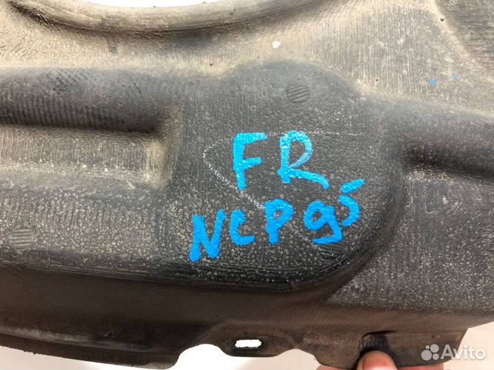 Подкрылок передний правый Toyota Vitz NCP95 2nzfe