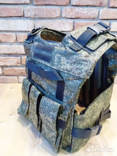 Бронежилет с боковой защитой с плитами