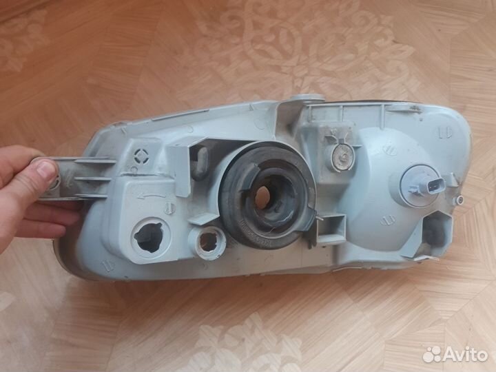 Фара Hyundai Accent правая