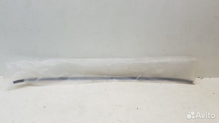 Молдинг лобового стекла передний Toyota Camry V70