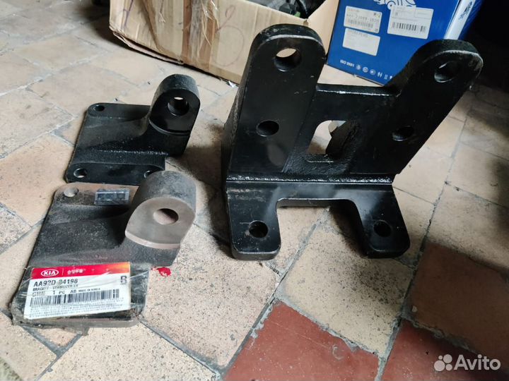 Кронштейн крепления стабилизатора и реактивной тяг