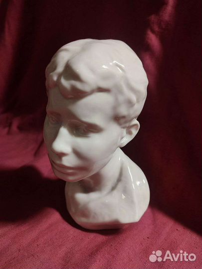 Фарфоровые бюсты Ломоносова Есенина Гагарина